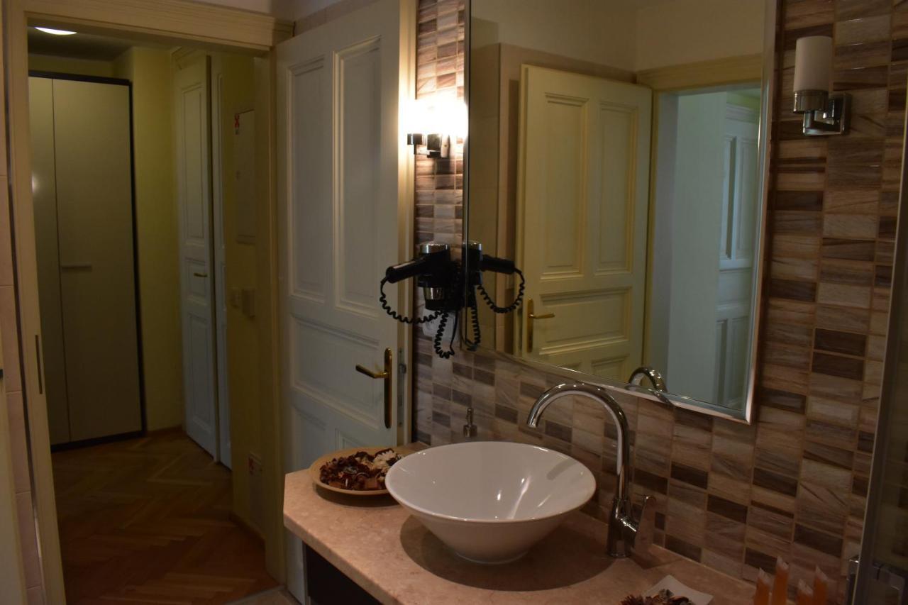 Apartment Vikroria - Hálkova 5 Praha Exteriér fotografie
