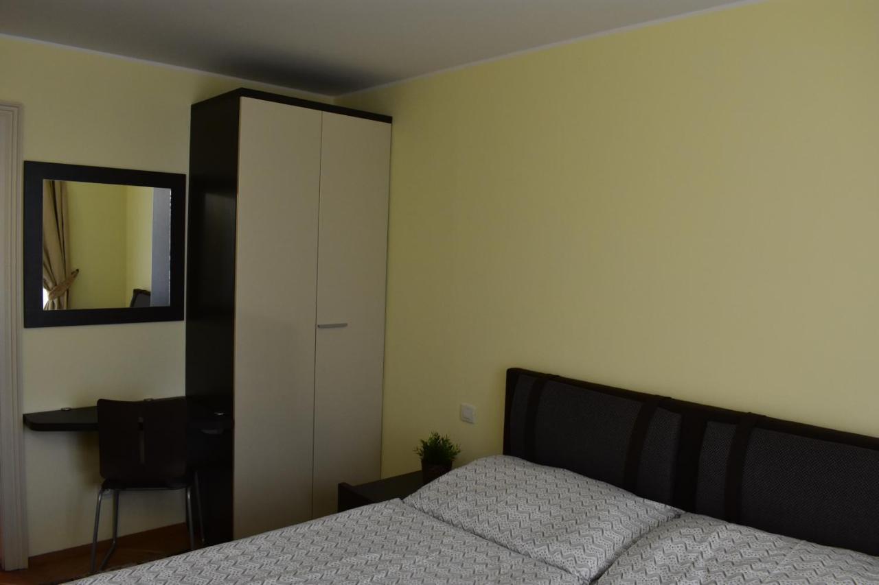 Apartment Vikroria - Hálkova 5 Praha Exteriér fotografie