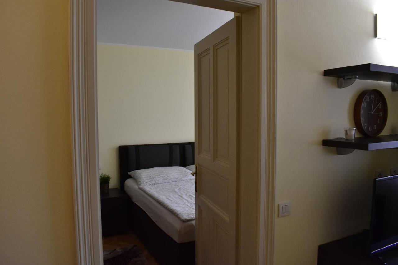 Apartment Vikroria - Hálkova 5 Praha Exteriér fotografie