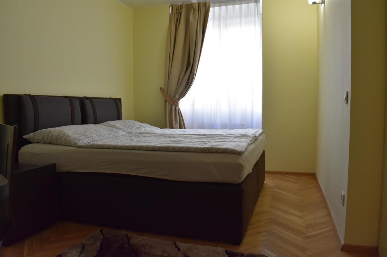 Apartment Vikroria - Hálkova 5 Praha Exteriér fotografie
